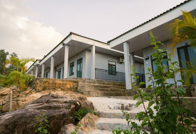 اتاق خانوادگی با چشم‌انداز کوه, Phu Quoc Hills Bungalow