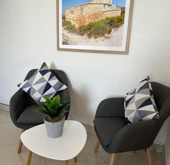 اتاق لوکس با بالکن و چشم‌انداز دریا, The Beach House