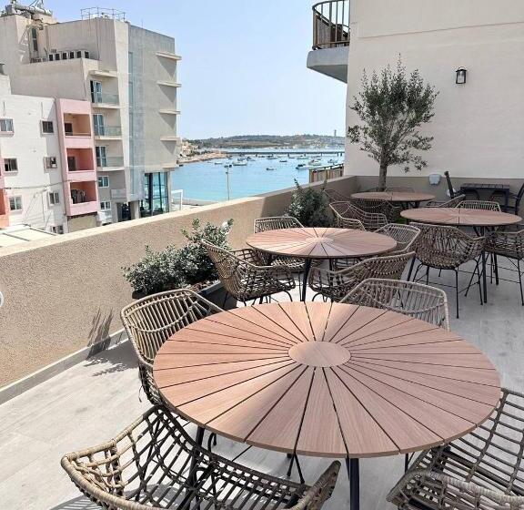 اتاق اکونومی, The Beach House