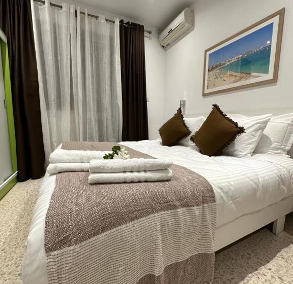 اتاق لوکس با بالکن و چشم‌انداز دریا, The Beach House