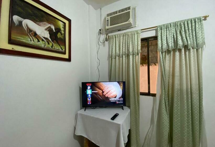标准三人间, Ufo Rooms