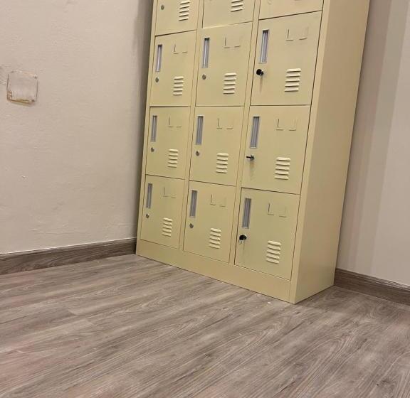 تختخواب در اتاق مشترک, Hakimdom Hostel