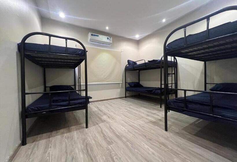تختخواب در اتاق مشترک, Hakimdom Hostel