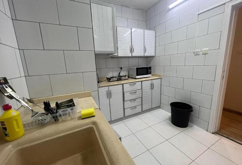 تختخواب در اتاق مشترک, Hakimdom Hostel