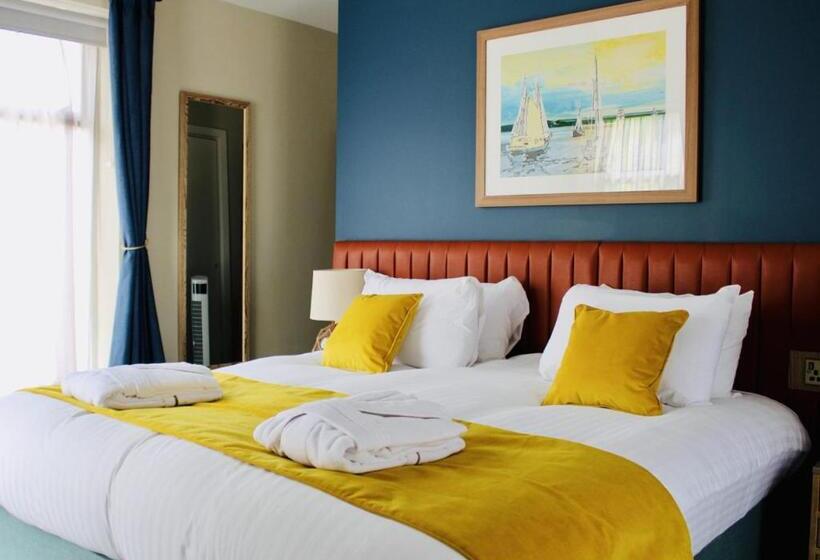 اتاق لوکس, Rooms At Haslar Marina