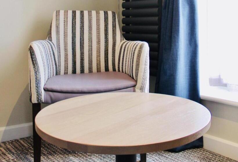 اتاق استاندارد, Rooms At Haslar Marina