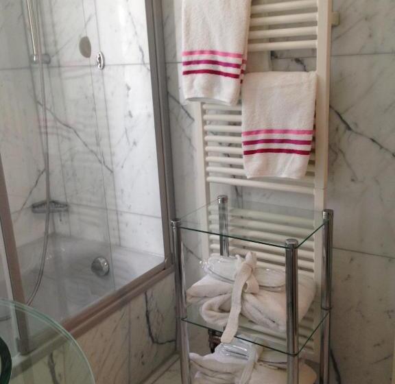 اتاق لوکس با چشم‌انداز دریاچه, Boutique Hotel Villa Am See