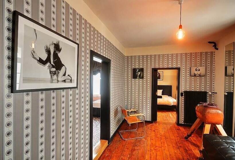 سوییت, Haus Zauberflote
