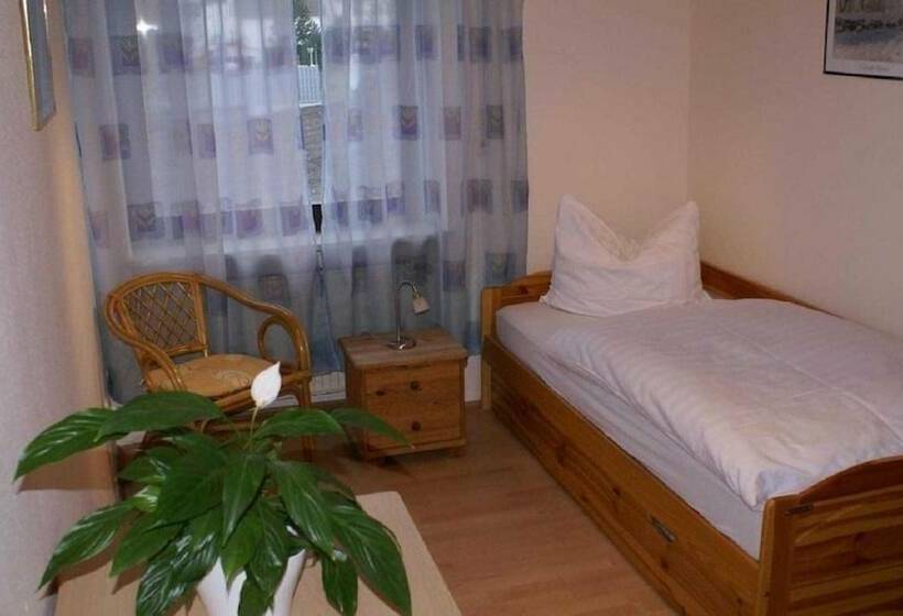 اتاق استاندارد یک نفره, Pension Lindenhof
