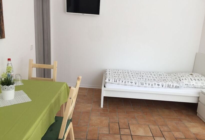 اتاق استاندارد سه نفره, Pension Lindenhof