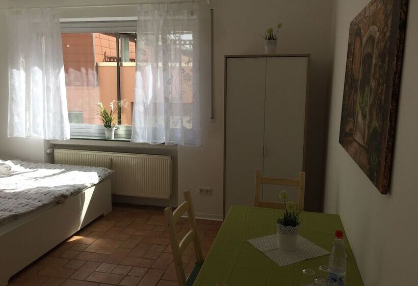 اتاق استاندارد سه نفره, Pension Lindenhof
