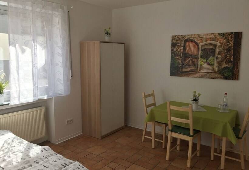 اتاق استاندارد سه نفره, Pension Lindenhof