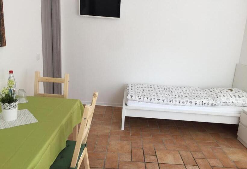 اتاق استاندارد سه نفره, Pension Lindenhof