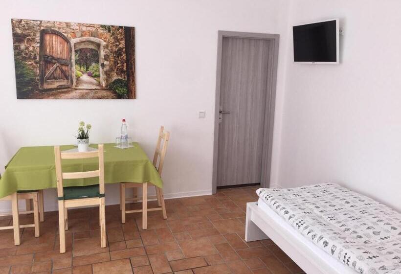 اتاق استاندارد سه نفره, Pension Lindenhof