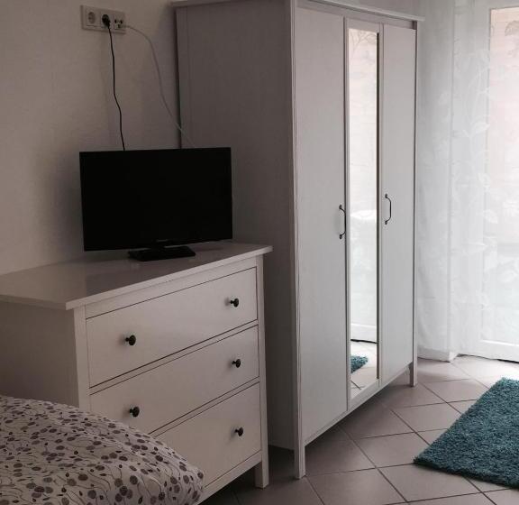 سوئیت جونیور با تراس, Pension Lindenhof