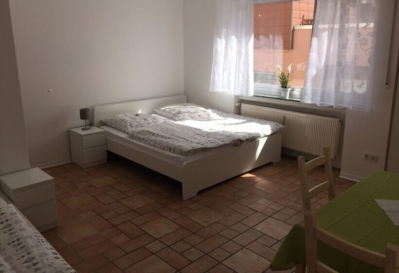 اتاق استاندارد سه نفره, Pension Lindenhof