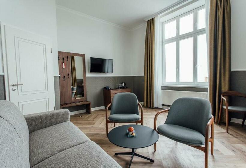 سوییت با چشم‌انداز جانبی دریا, Strandhotel Hohenzollern