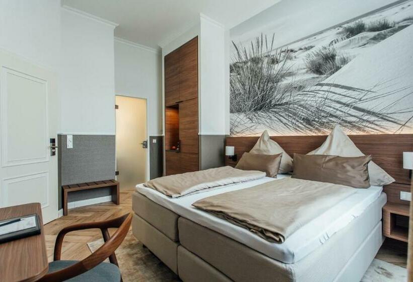 اتاق اساندارد با چشم‌انداز جانبی به دریا, Strandhotel Hohenzollern