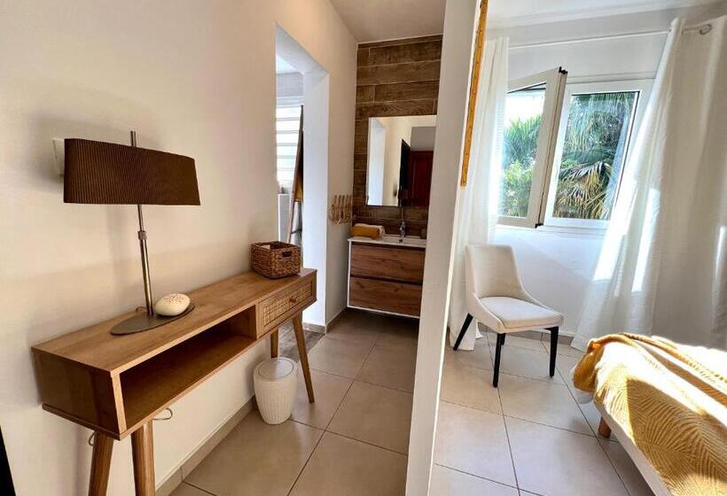 اتاق استاندارد با چشم‌انداز کوهستان, Villa Ti Moon, Entre Deux, Piscine