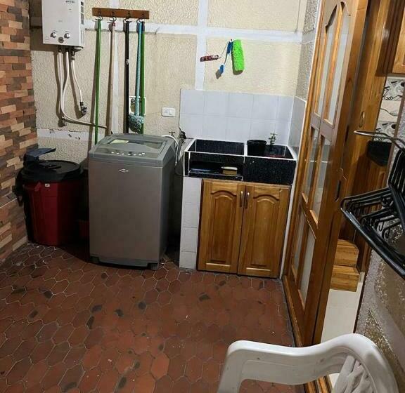 اتاق استاندارد با سرویس بهداشتی مشترک, Pacifica Hostel