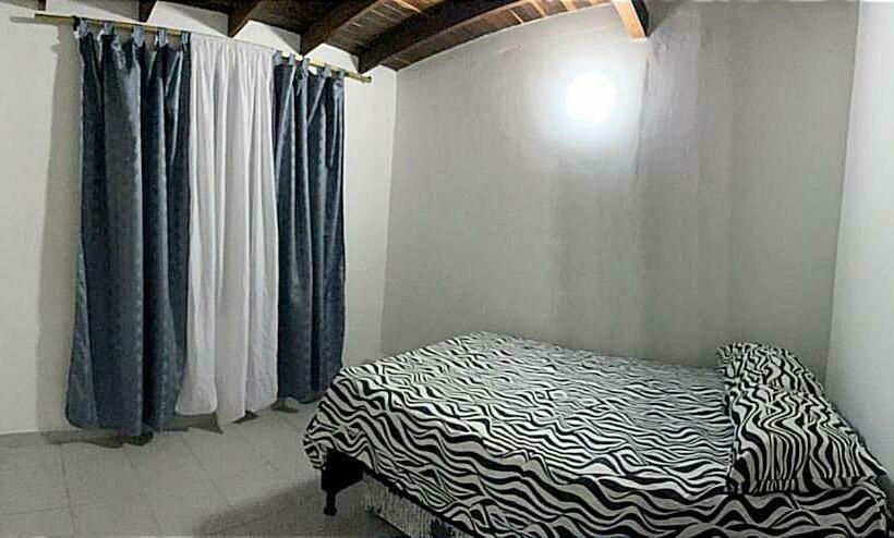 اتاق استاندارد با سرویس بهداشتی مشترک, Pacifica Hostel