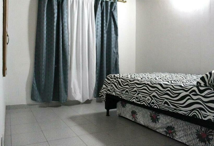 اتاق استاندارد با سرویس بهداشتی مشترک, Pacifica Hostel