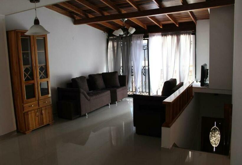 اتاق خانوادگی, Pacifica Hostel