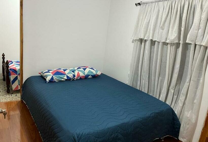 اتاق خانوادگی, Pacifica Hostel