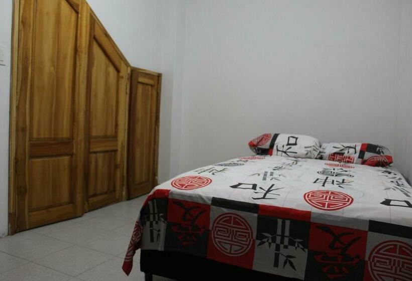 اتاق استاندارد با سرویس بهداشتی مشترک, Pacifica Hostel