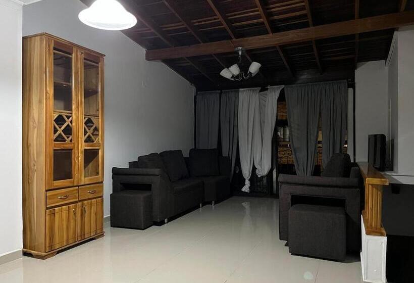 اتاق خانوادگی, Pacifica Hostel