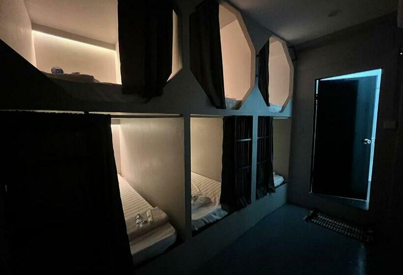 تختخواب در اتاق مشترک, Central Pod Capsule Hostel