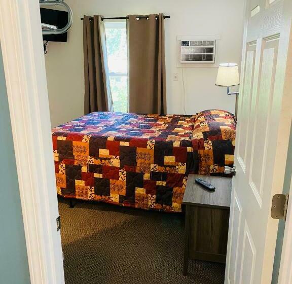 سوییت لوکس, Scotty S Motel