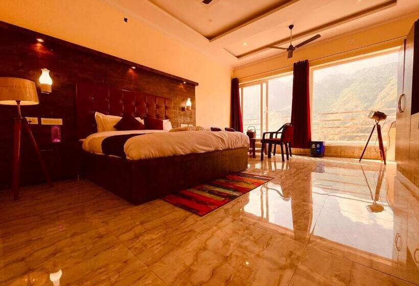 キングサイズベッドのスタンダードルーム, Sitara Hotel & Resort, ! Most Awarded Property In Mussoorie