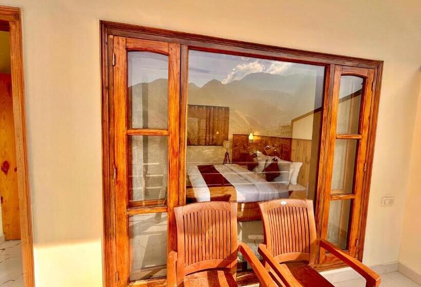 デラックスルーム, Sitara Hotel & Resort, ! Most Awarded Property In Mussoorie