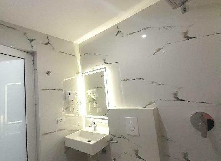 اتاق استاندارد سه تخته با بالکن, Vila Irdi