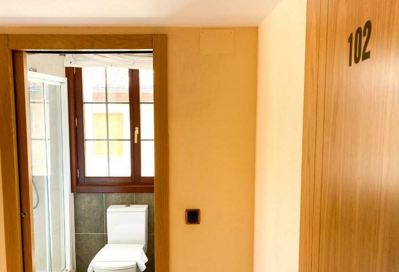اتاق استاندارد با بالکن, Hostal Ainoa