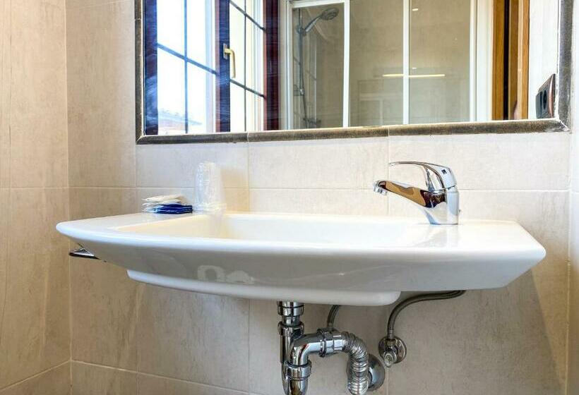 اتاق استاندارد با بالکن, Hostal Ainoa