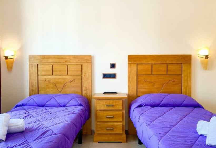 اتاق استاندارد با بالکن, Hostal Ainoa