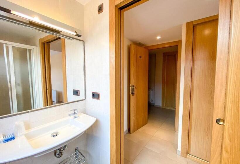 اتاق استاندارد با بالکن, Hostal Ainoa