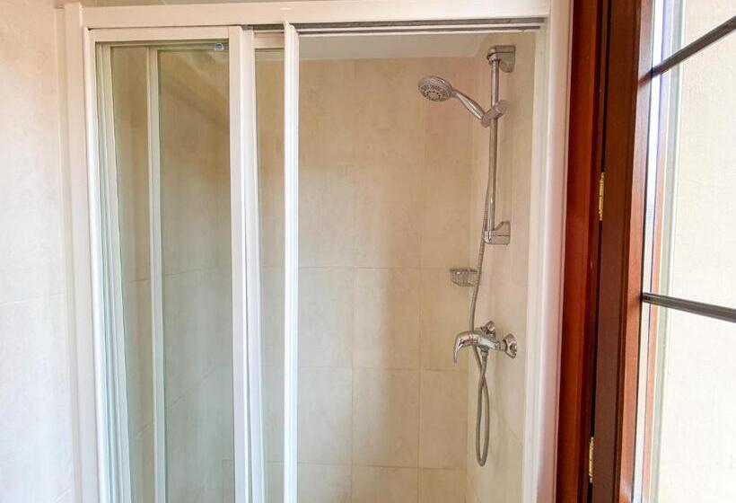 اتاق استاندارد با بالکن, Hostal Ainoa