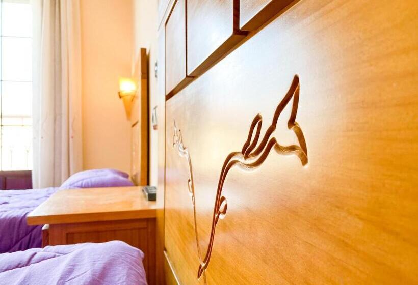 اتاق استاندارد با بالکن, Hostal Ainoa
