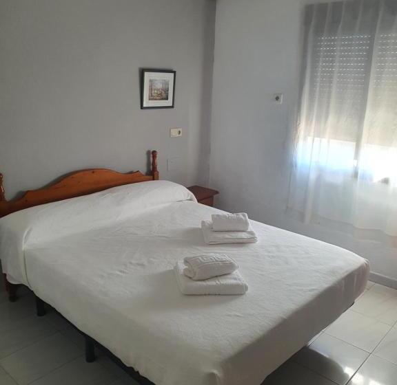 اتاق لوکس, Hostal Carlos Iii