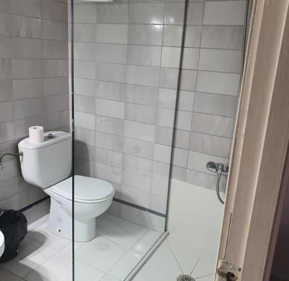 اتاق لوکس, Hostal Carlos Iii