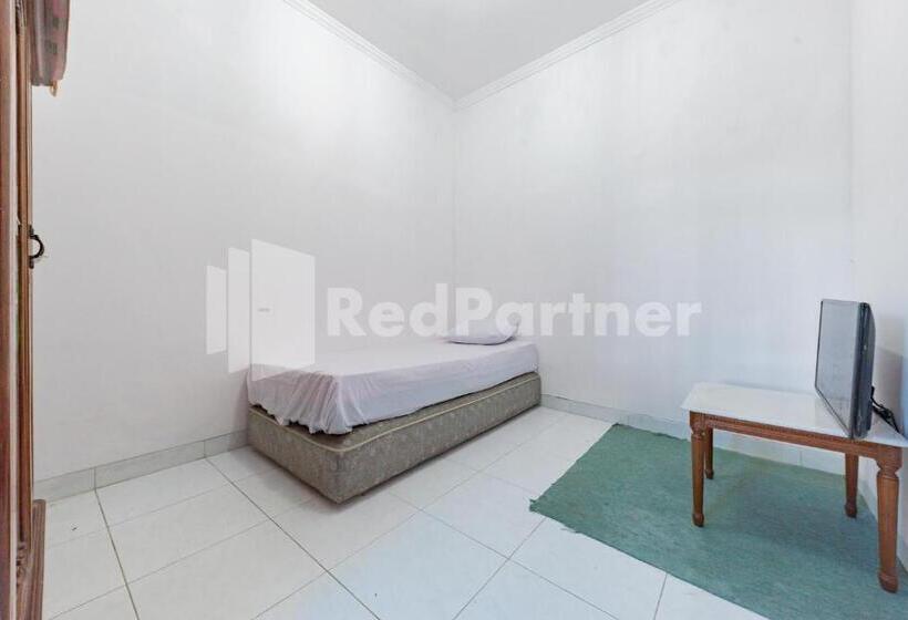 اتاق استاندارد یک نفره, Biru Homestay Bandung Mitra Reddoorz