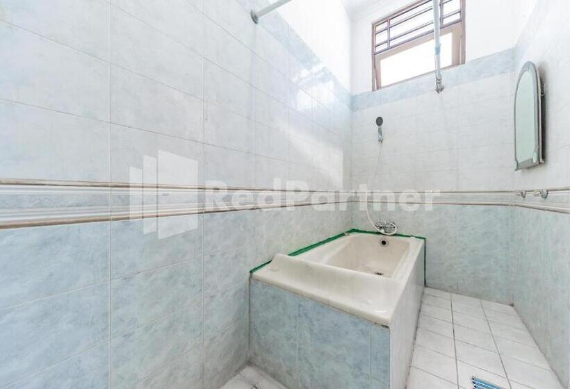 اتاق استاندارد یک نفره, Biru Homestay Bandung Mitra Reddoorz
