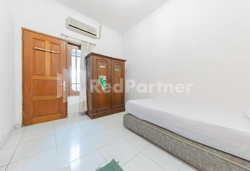 اتاق استاندارد یک نفره, Biru Homestay Bandung Mitra Reddoorz
