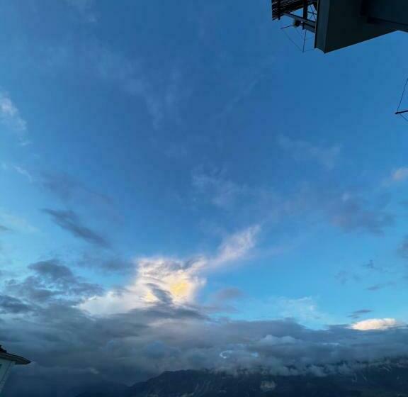 اتاق خانوادگی, Himalayas