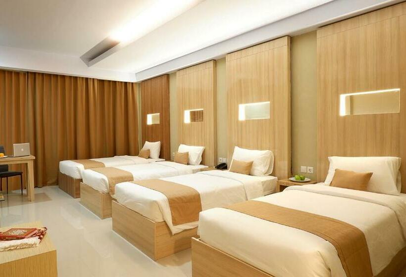 اتاق استاندارد چهار تخته, Sahid Azizah Syariah Hotel And Convention Kendari