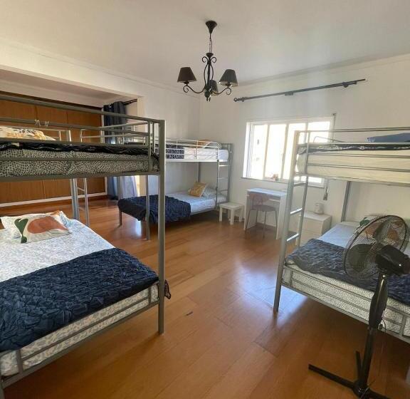 اتاق خانوادگی, Wakeup Triplex House
