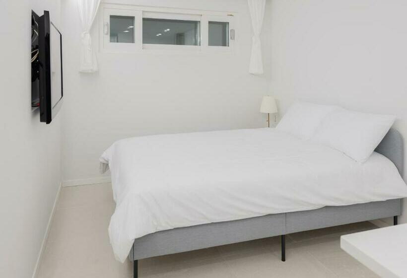 اتاق استاندارد, White Castle Pension